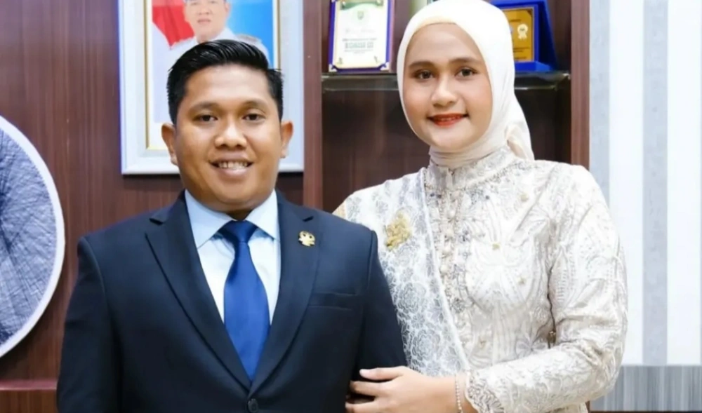 Walikota Sibolga dan istri. [Instagram]