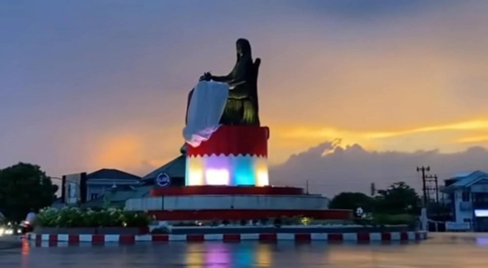 Bundaran Fatmawati Bengkulu, penjahit pertama bendera merah putih. [Instagram]