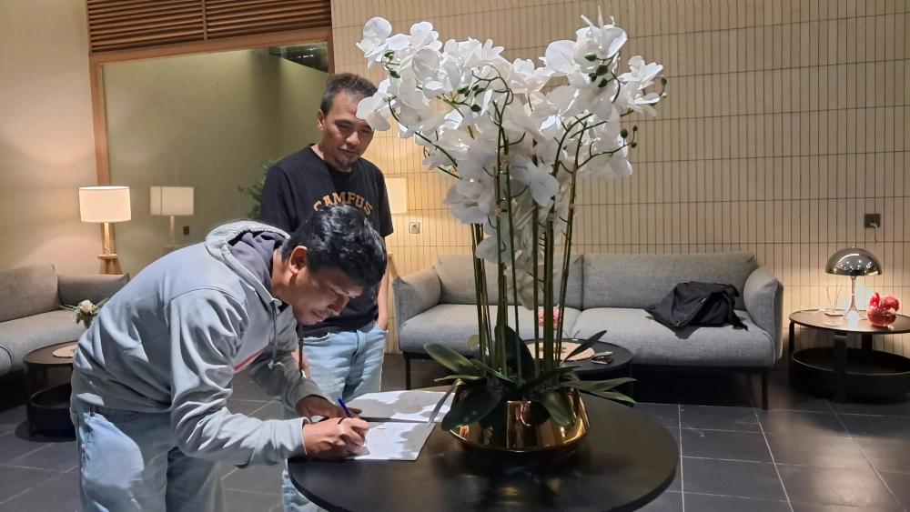 Ketua KIM Rejang Lebong menandatangi MoU dengan Forum Terkini Media. [Habibi Ifriansyah/FTNews.co.id]