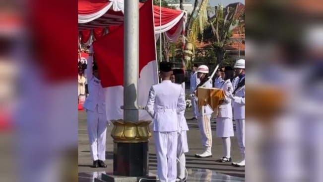 Viral Bendera Terbalik hingga Paskibraka Menangis di Mamasa, Apa Penyebabnya?