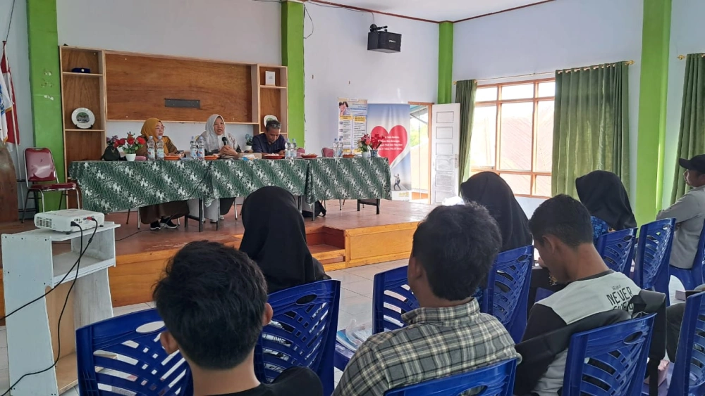 Kadis Kominfo Rejang Lebong, Dra Upik Zumratul Aini MSi memberikan arahan dan sambutan. [Habibi Ifriansyah/ FTNews.co.id]