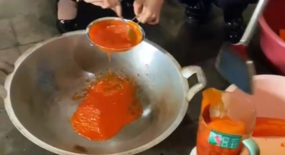 Proses memasak saus pepaya ala Lapas Curup. [Ist]