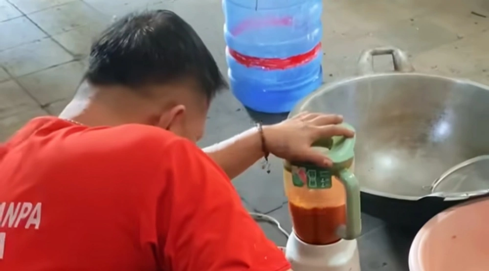 WBP Lapas Curup saat membuat saus dari pepaya. [Ist]