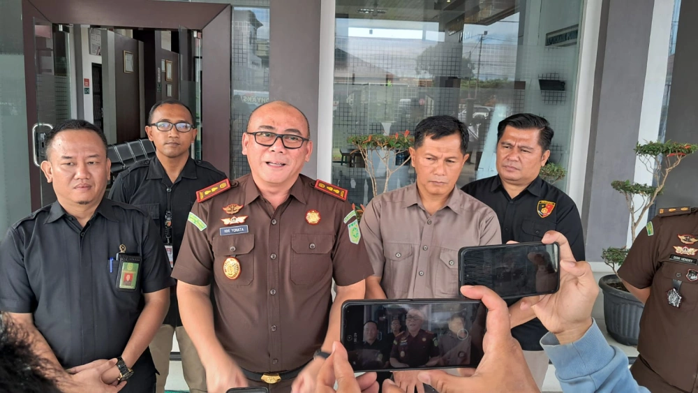 Kajari Rejang Lebong, Kiki Yonata memberikan keterangan usai pemusnahan barang bukti. [Ist]