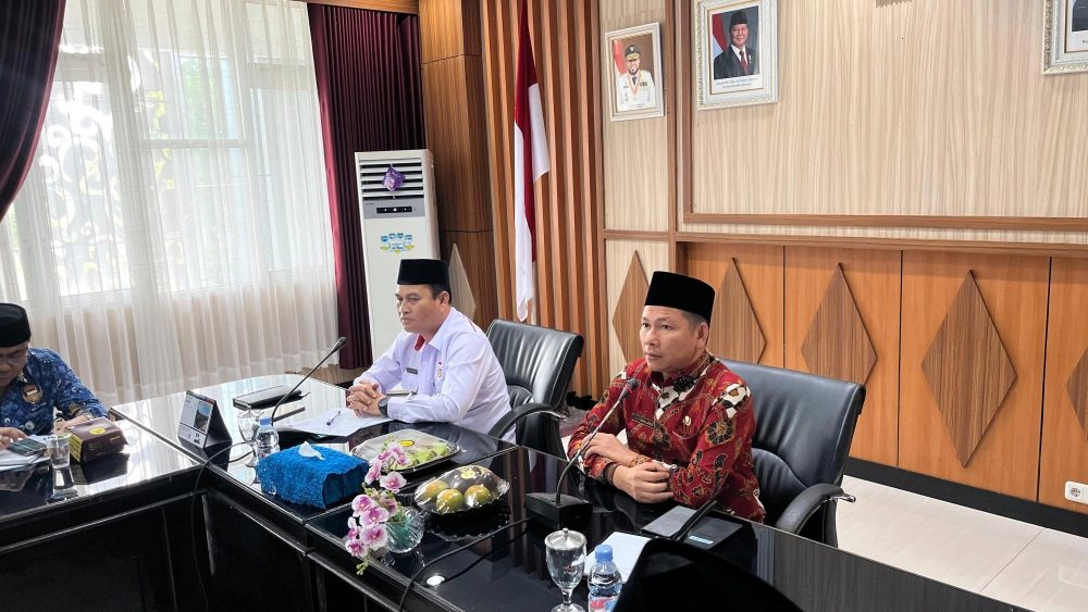 Pj Sekda Provinsi Bengkulu, Herwan Antoni memimpin rapat. [Dok. Humas Pemprov Bengkulu]
