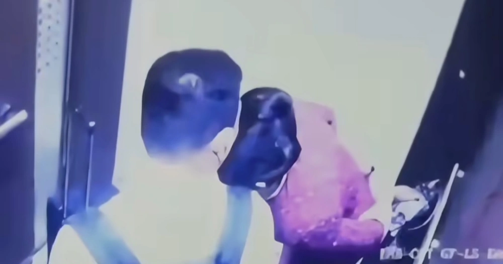 CCTV Lift memperlihat kemesraan keduanya. [Instagram]