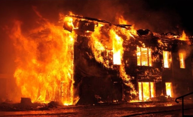 Heboh! Ruang Praktik Fisika Unair Terbakar: Diduga Korsleting Listrik