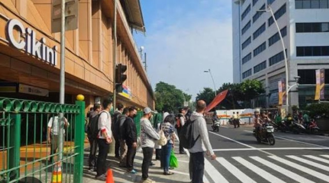 Sekilas Tentang Pelican Crossing di Stasiun Cikini, Ternyata Ini Fungsinya