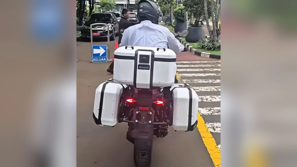 Bagian belakang Moge Patwal yang dikendari Menteri Purbaya. [Instagram]