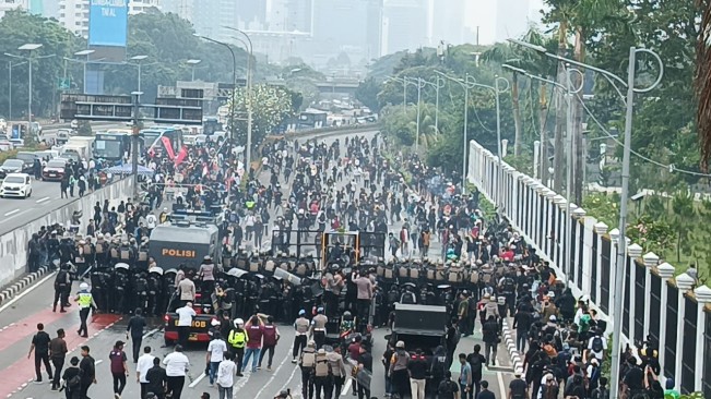 Breaking News: Polisi Bubarkan Massa Aksi Demo 25 Agustus 2025 di DPR