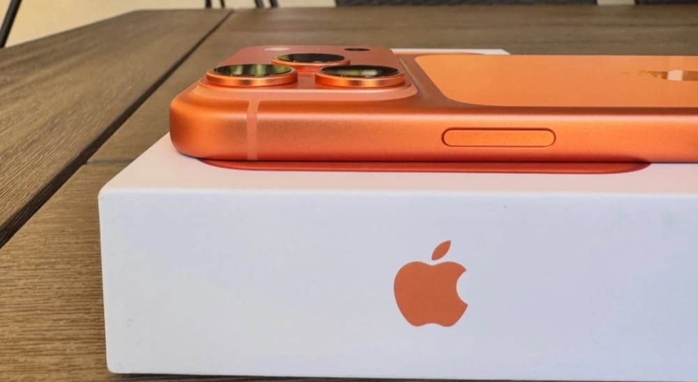 iPhone 17 Pro Max orange. [Instagram]
