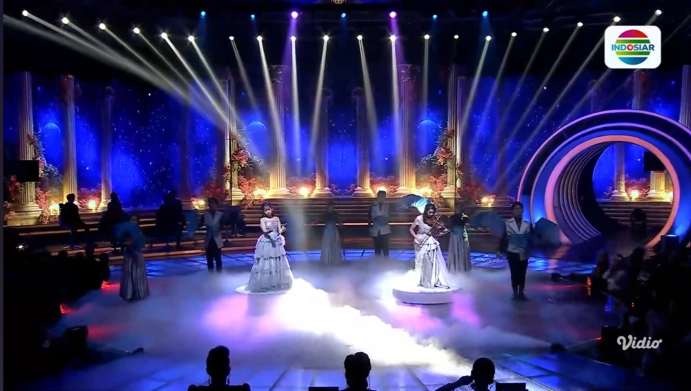 April Cirebon X Ava Victoria tampil spektakuler di DA7 Top 4 Show. [YouTube]