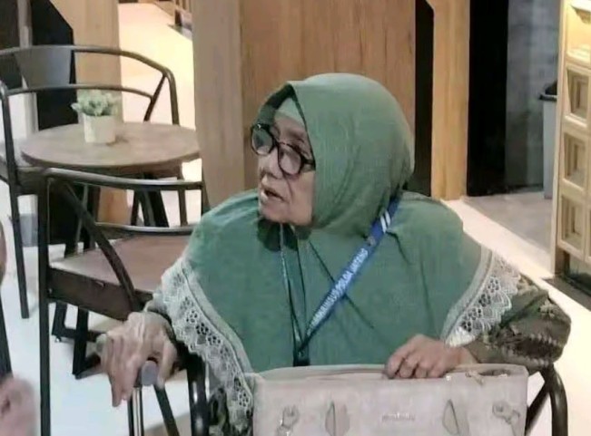 Viral Nenek Endang Kena Somasi Rp115 Juta, Siarkan Liga Inggris saat Acara Keluarga