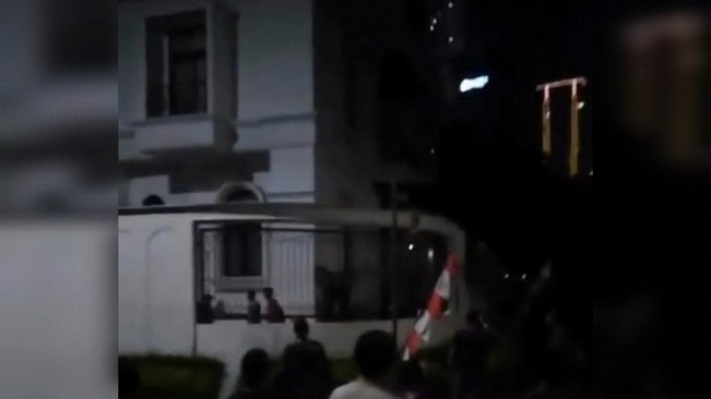 Malam-malam, Rumah Eko Patrio Dijarah Massa