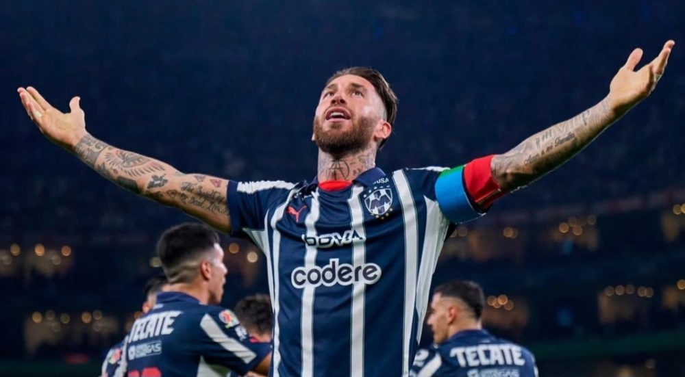 Sergio Ramos melakukan selebrasi usai cetak gol. [Instagram]