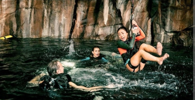 Film 47 Meters Down: Uncaged, Ketegangan di Tengah Teror Hiu Putih