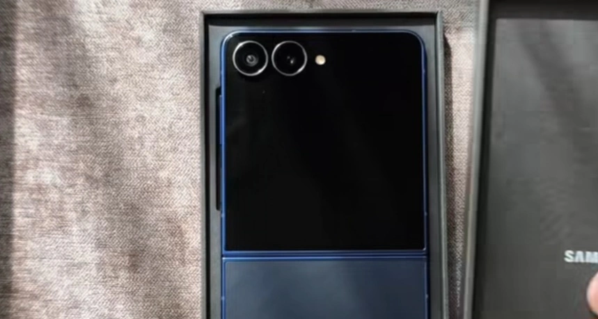 Samsung Flip. [Instagram]