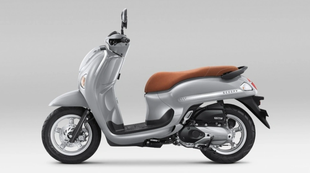 Dari sisi kenyamanan, Honda Scoopy cenderung lebih unggul. [Instagram]
