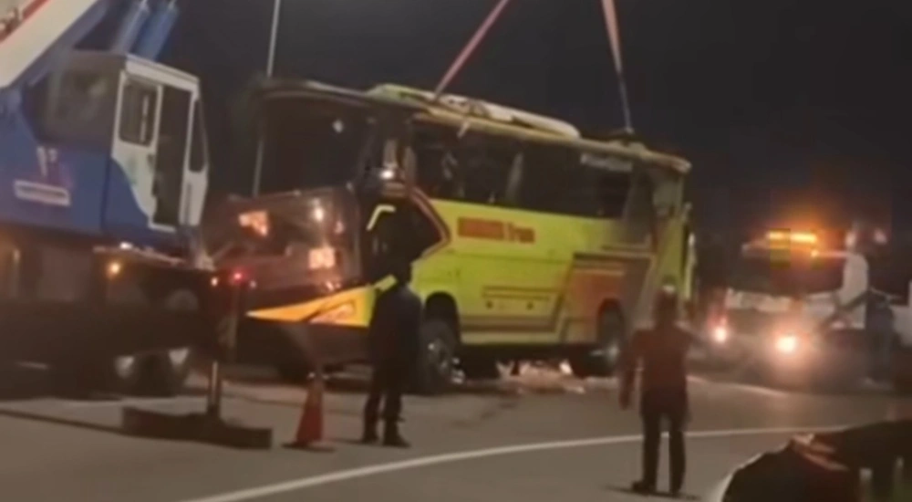 Evakuasi Bus Cahaya Trans. [Instagram]