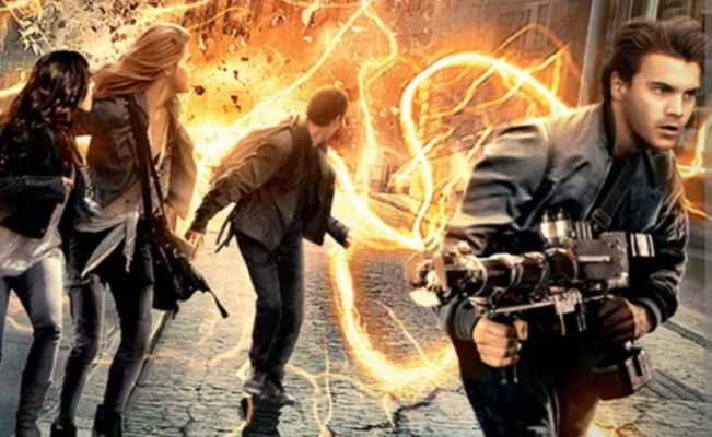 Sinopsis Film The Darkest Hour, Teror Alien Tak Kasatmata