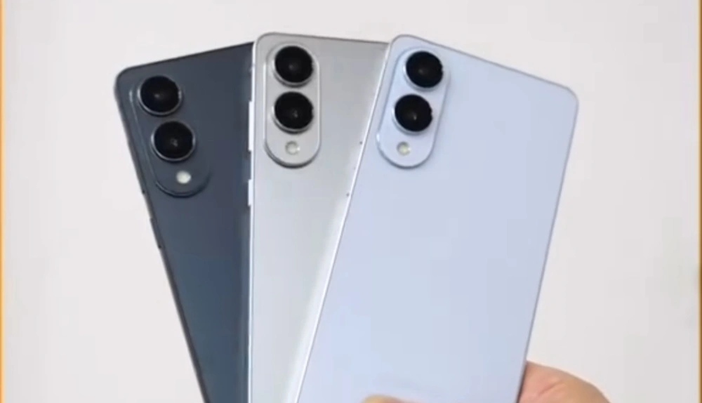 Samsung Galaxy S. [Instagram]