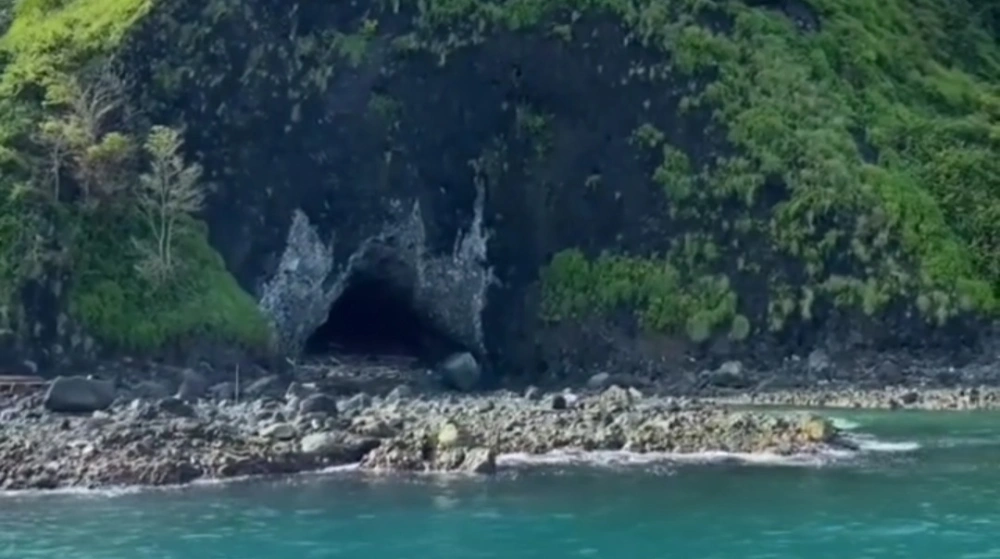 Wisatawan Masih Bisa Menikmati Pulau Kunti dari laut. [Instagram]