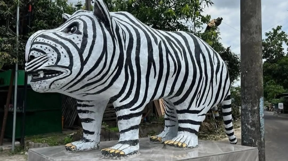 Patung Macan Putih Kediri Jadi Perbincangan Media Sosial. [Instagram]