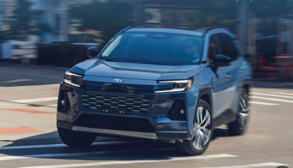 RAV4 PHEV terbaru dikabarkan mampu menghasilkan tenaga hingga 320 hp. [Instagram]