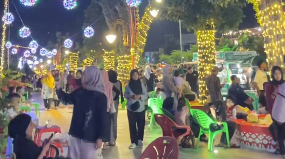 Masyarakat menikmati malam di Belungguk Point Kota Bengkulu. [Instagram]