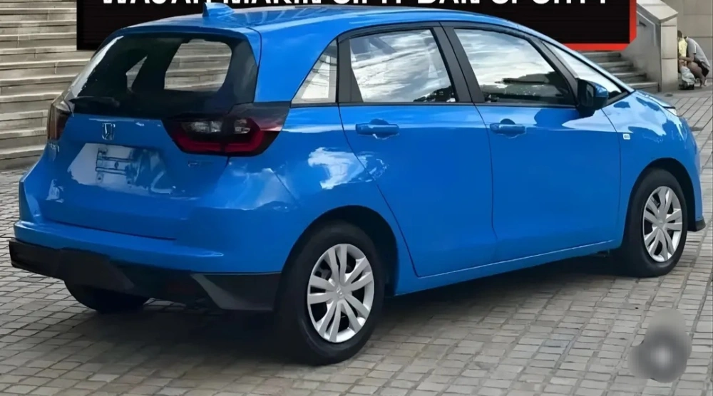 Honda Jazz facelift 2026 disebut akan mengusung konsep split headlamp dengan DRL LED tipis yang menyatu ke grille. [Instagram]