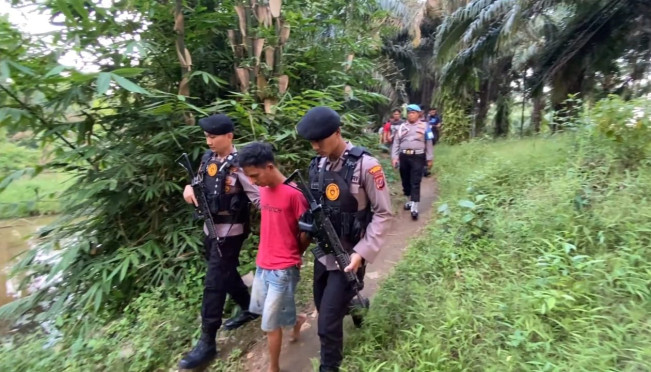 Menyamar Naik Betor, Polisi Gerebek Sarang Narkoba di Perkebunan Sawit Deli Serdang