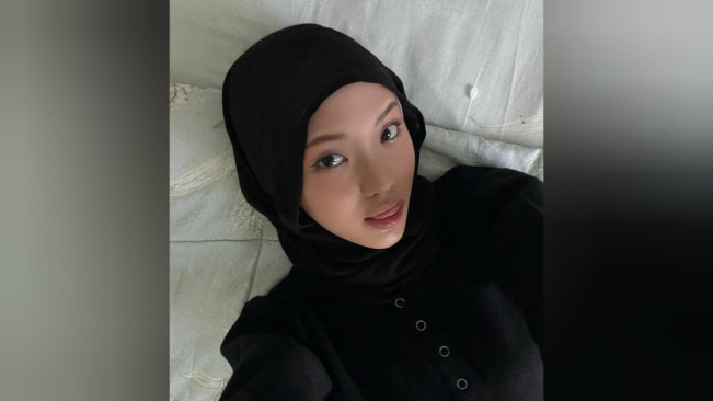 Link Video Perselingkuhan Jule Diburu Warganet, Cium Pipi di Kamar