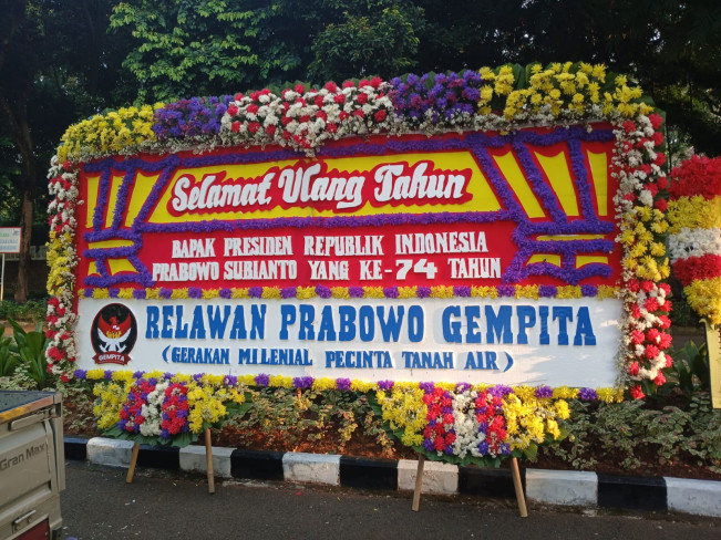 Momen Ultah Presiden Prabowo ke-74, Gempita Kirim Karangan Bunga