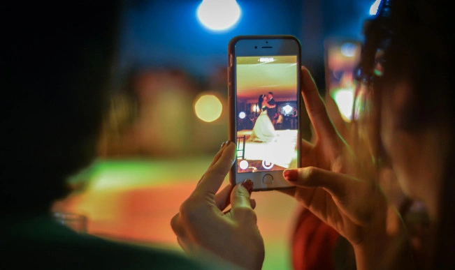 Ilustrasi nonton video lewat Yandex. [Pexels]