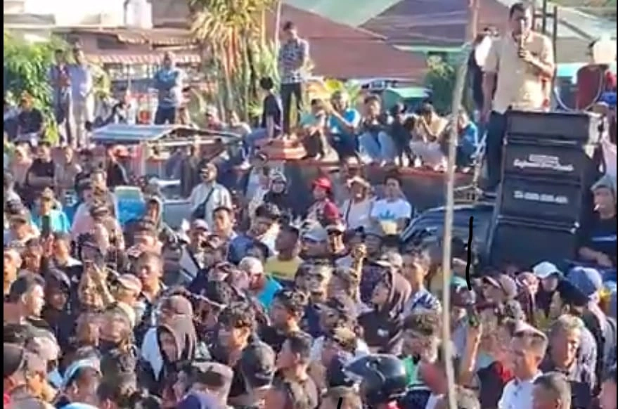 Suasana demo di Tapteng. [Instagram]