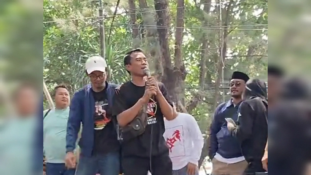 Botok Pati saat berorasi. [Istimewa]