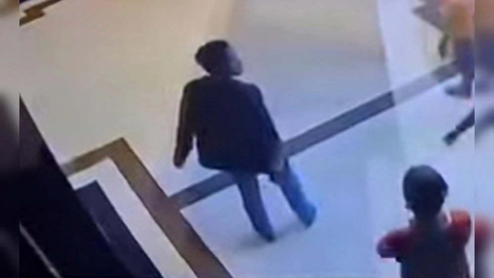 Tangkapan layar ketika korban diusir dari masjid. [Istimewa]