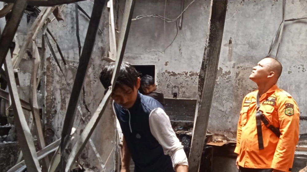 Bagian kamar rumah Hakim PN Medan yang terbakar. [Istimewa]