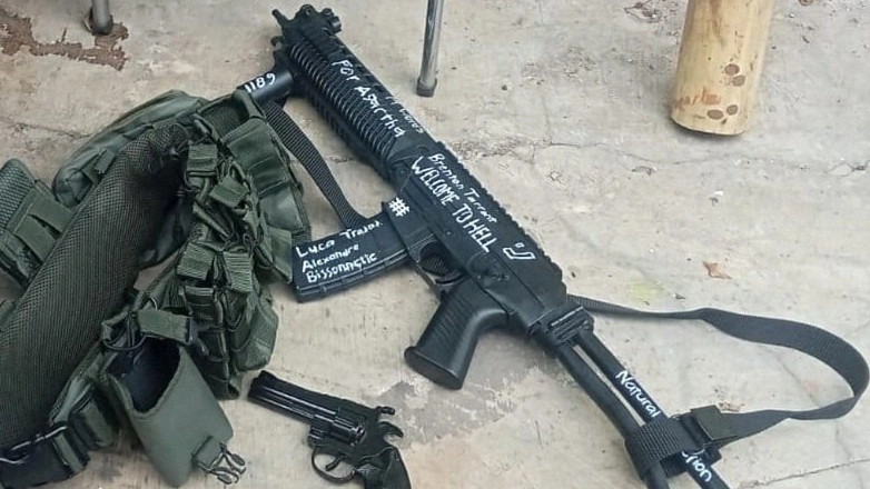 Barang mirip senjata laras panjang ditemukan di lokasi ledakan SMAN 72.