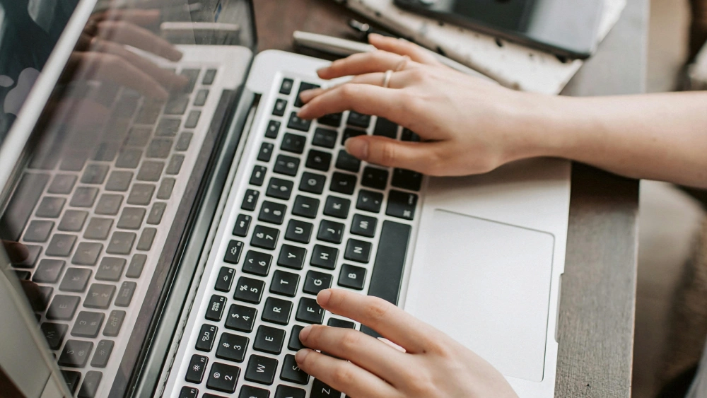 Selalu waspada dan jangan asal klik link Chindo baju oren yang beredar di internet.