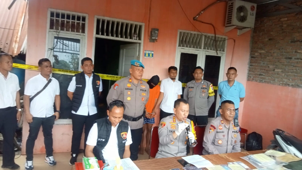 Kapolrestabes Medan Kombes Pol Jean Calvijn Simanjuntak menjelaskan kronologi penangkapan. [Istimewa]