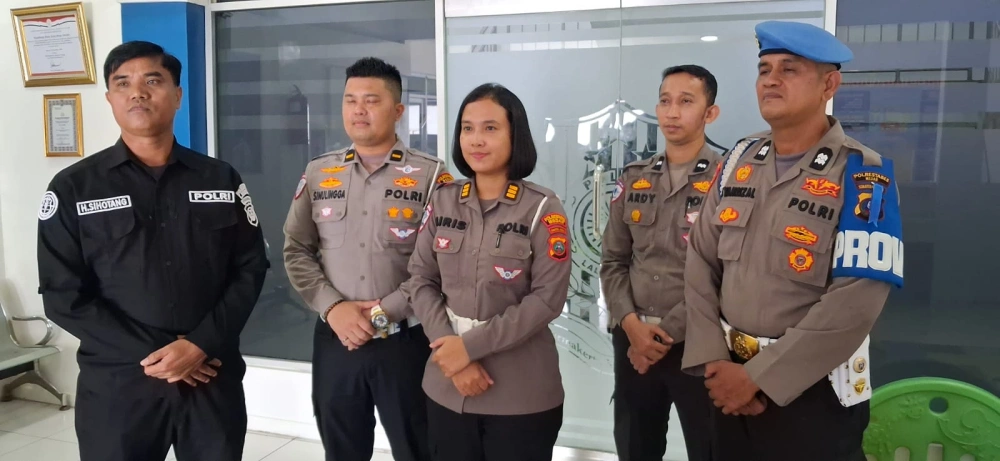 Polisi memberikan penjelasan soal SIM. [Istimewa]