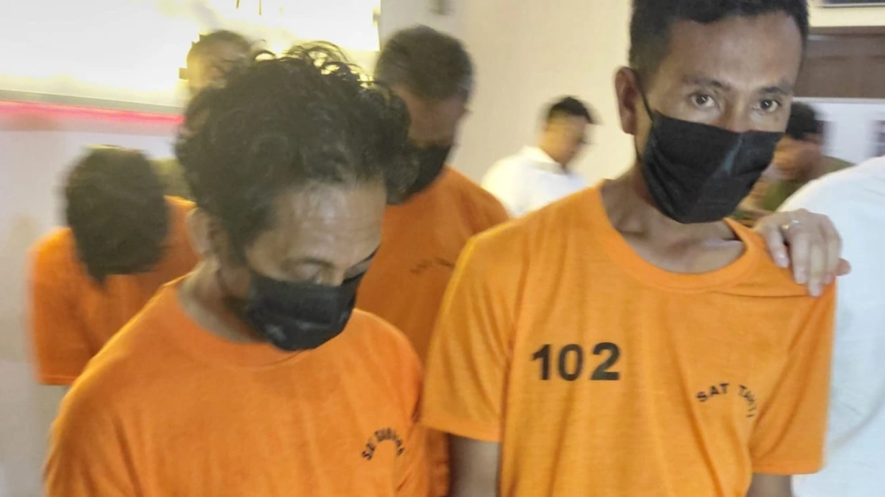 Polisi menangkap pelaku penyalahgunaan BBM di Medan. [Istimewa]