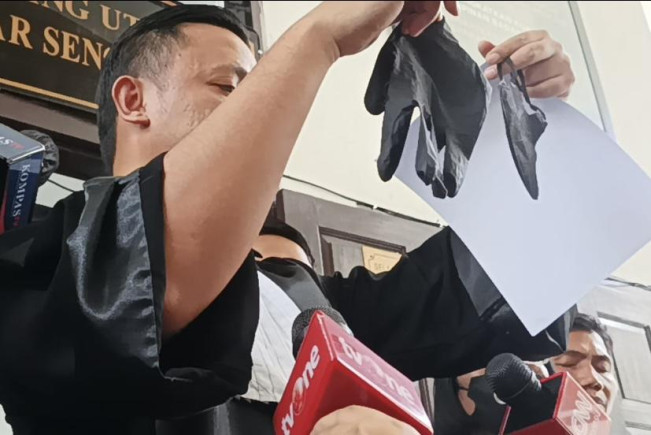 Bharada E Bawa Sampel Sarung Tangan Sambo Saat Eksekusi Brigadir J