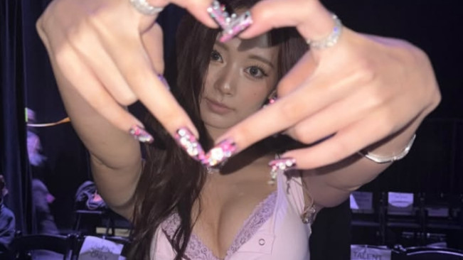 Viral, Nyanyi Fals Tapi Bra yang Dikenakan Tzuyu Twice di Victoria’s Secret Laku Keras