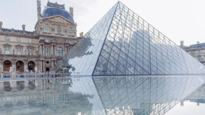 Ilustrasi museum Louvre bekas kerajaan Louvre di Prancis  [int]