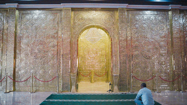 Berlapis Kuningan, Ornamen Masjid Tjia Khang Ho Bikin Kagum