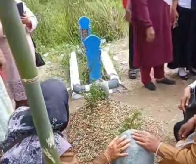 Viral Makam Nia Gadis Penjual Gorengan Korban Perkosaan dan Pembunuhan Keluarkan Aroma Harum