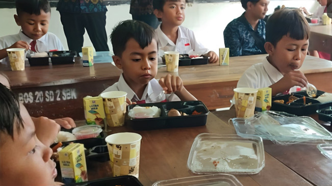 Kandungan dan Gizi Daun Kelor, Jadi Pengganti Susu dalam Program Makan Bergizi Gratis