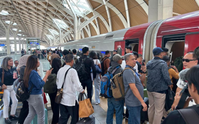 Kereta Cepat Whoosh Banjir Promo! Ayo Pesan Lewat WhatsApp Dapat Diskon 20%